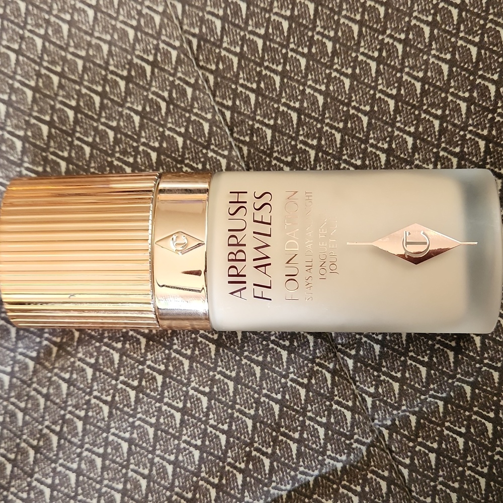 Charlotte Tilbury Airbrush Flawless Foundation - 4 Neutral